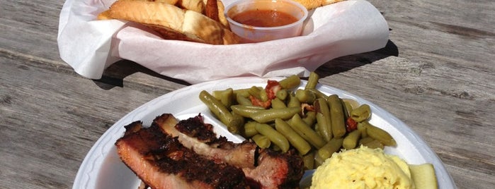 Chief's BBQ & Grill is one of Locais curtidos por Christopher.