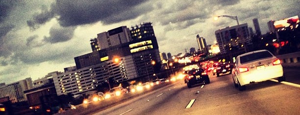 Dolphin Expressway (836) Bridge is one of Lugares favoritos de Stephanie.