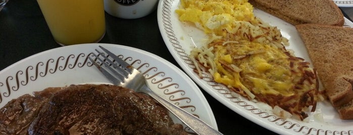 Waffle House is one of Ryanさんのお気に入りスポット.