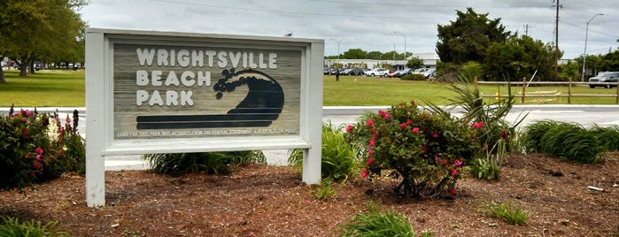 Wrightsville Beach Park is one of Lugares favoritos de Wesley.