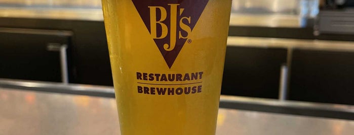 BJ's Restaurant & Brewhouse is one of GOOD EATS!!!.