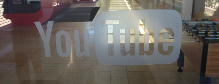 YouTube HQ is one of Locais curtidos por Amy.