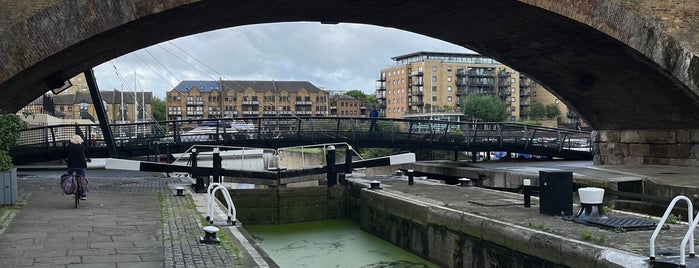 Limehouse Lock (Regents Canal) is one of London.