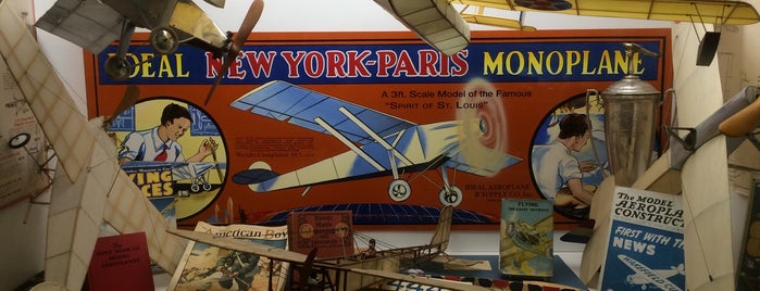 National Model Aviation Museum is one of muncie places to steal.