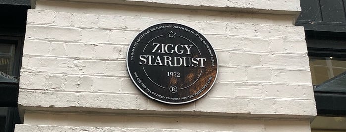 Ziggy Stardust plaque is one of สถานที่ที่บันทึกไว้ของ Leah.