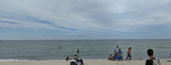 Oak Bluffs Town Beach is one of MV with laz.