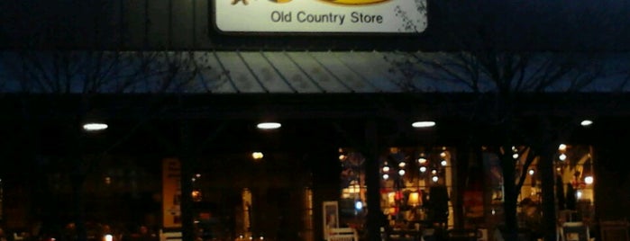Cracker Barrel Old Country Store is one of Lieux qui ont plu à Autumn.