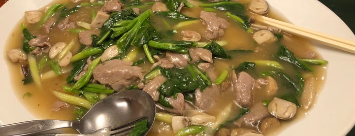 หูฉลามราชวงค์ is one of อาหาร.