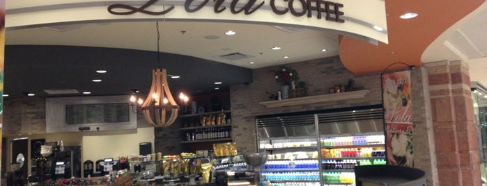 Lola Coffee is one of สถานที่ที่ Juan ถูกใจ.