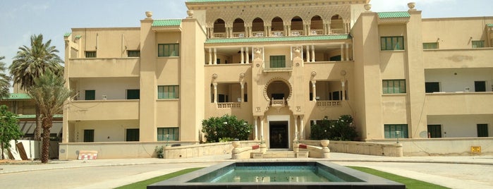 Alfaisal University is one of สถานที่ที่ Noura ถูกใจ.
