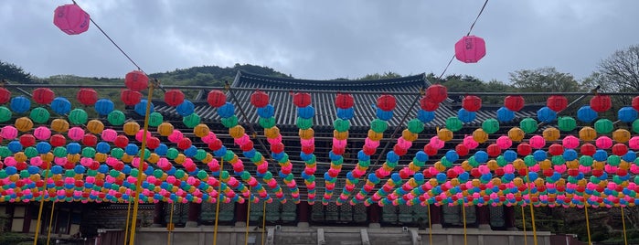 송광사 (松廣寺, Songgwangsa) is one of 사찰 Buddist Temple.
