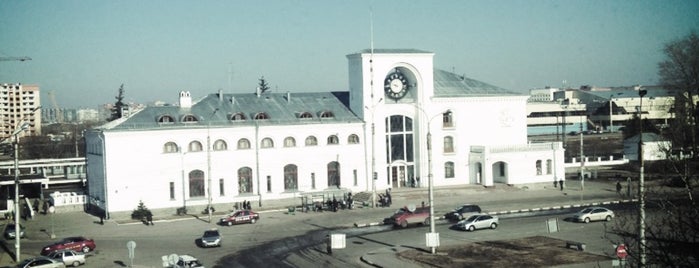 Novgorod-na-Volkhove railway station is one of Veliky Novgorod.