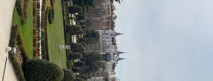 Palacio de Cibeles is one of Madrid.