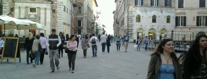 Piazza Della Repubblica is one of สถานที่ที่ Gianluigi ถูกใจ.