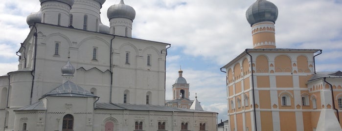 Варлаамо-Хутынский Преображенский монастырь is one of Veliky Novgorod.