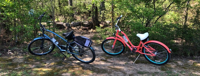 Cason Lane Greenway Trailhead is one of Spare Time.