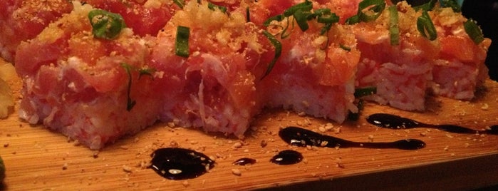 Tsuru's Sushi Bar is one of Locais curtidos por Luis Gustavo.