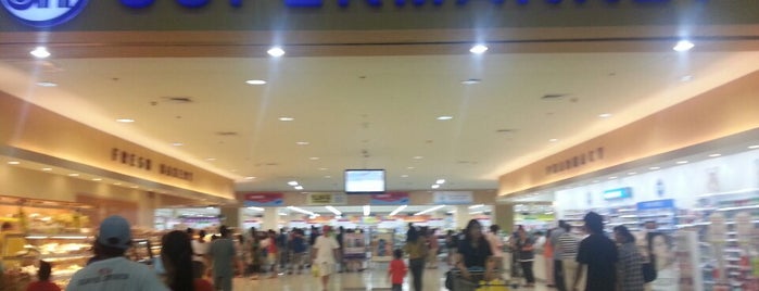 SM Supermarket is one of Tempat yang Disukai Kevin.