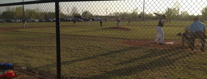 Newcastle Softball Complex is one of Tempat yang Disukai Cyndi.