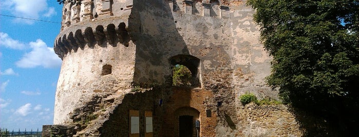 Острозький замок / Ostrog castle is one of Posti che sono piaciuti a Alisa.