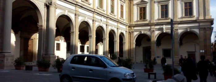 Piazza santa maria nuova is one of Tempat yang Disukai Marta.