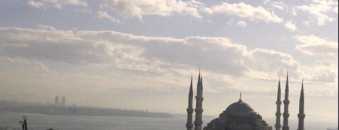 Rast Hotel İstanbul/ROOF is one of Lieux sauvegardés par Asli.