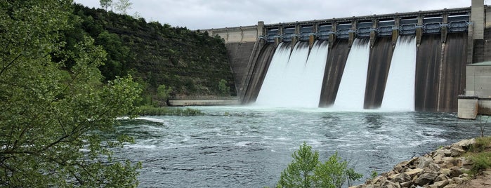 Shepherd Of The Hills Fish Hatchery At Table Rock Dam is one of Road trip 2014.