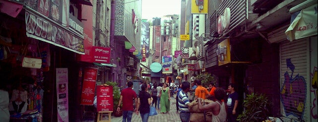 Khan Market | खान मार्केट is one of Lugares guardados de Krystle.