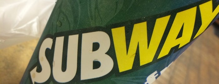 Subway is one of สถานที่ที่ Raquel ถูกใจ.