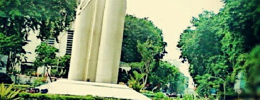 Monumen Bambu Runcing is one of Obyek Wisata di Surabaya.