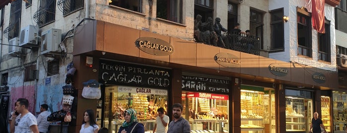 Öteki Cafe is one of Lugares favoritos de Turkay.