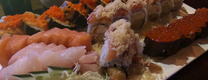 Mikoto Ramen & Sushi Bar is one of Lugares favoritos de Melania.