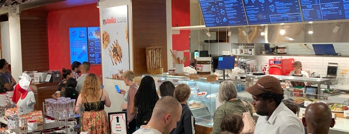 Nutella Cafe is one of Chicago Eats.