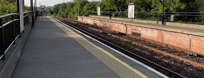 Callerton Parkway Metro Station is one of station pub.