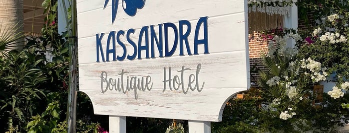 Kassandra Hotel is one of Jonny 🇲🇽🇬🇷🇮🇹🇩🇴🇹🇷🇮🇱🇪🇬🇲🇨🇧🇧’s Liked Places.