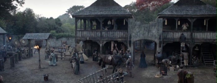 Winterfell is one of Tempat yang Disukai Gonza.