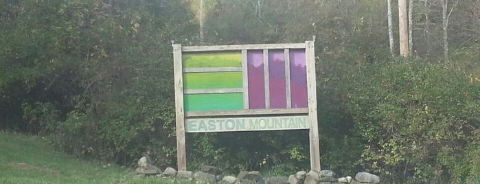 Easton Mountain Retreat Center is one of Lugares favoritos de Gerry.