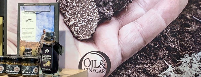 Oil & Vinegar is one of Lieux qui ont plu à Nikola.