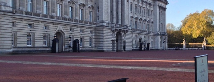 Buckingham Sarayı is one of London, UK.