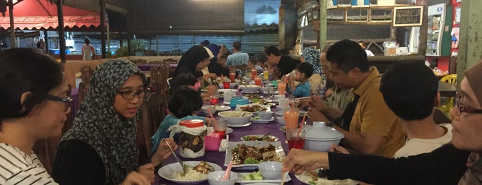 Awana Seafood is one of Worth Trying in Pahang.