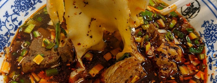 Lanzhou Beef Noodle 蘭州牛肉拉麵 is one of Locais salvos de Kelley.
