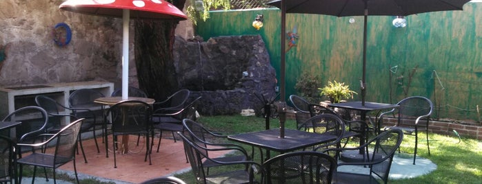 One Enchanted Coffee Lounge is one of Orte, die Geomar gefallen.