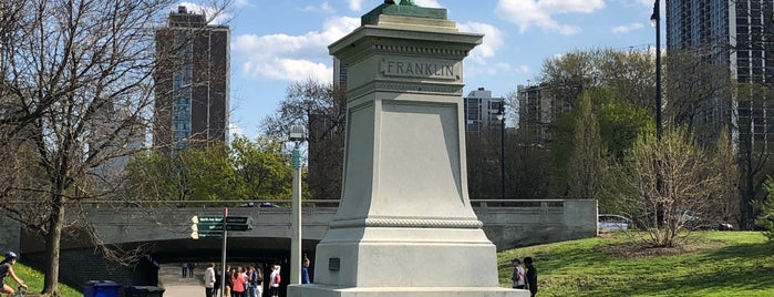 Benjamin Franklin Monument is one of Lieux qui ont plu à Captain.