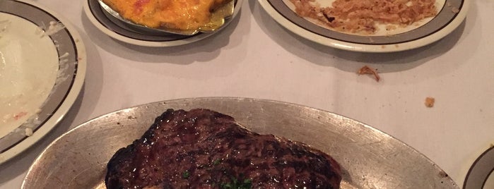 Charlie's Steakhouse is one of Locais curtidos por AKB.