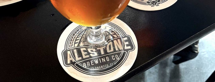 Alestone Brewing Co. is one of Tempat yang Disukai Lisa.