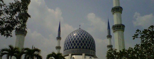 Masjid Sultan Salahuddin Abdul Aziz Shah is one of Masjid & Surau, MY #1.