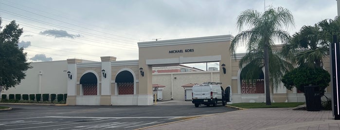 Orlando Prime Outlets Parking Lot is one of Tempat yang Disukai Ahmet.