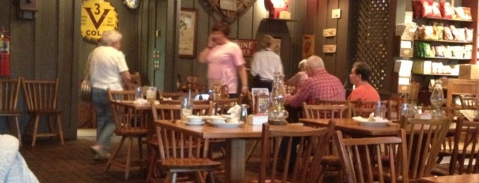 Cracker Barrel Old Country Store is one of Must-visit Food in Burlington.