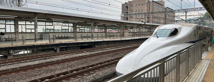 Shinkansen Odawara Station is one of 　「そうだ、京都行こう」紅葉🍁ポスター.