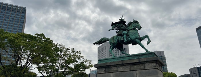 Statue of Kusunoki Masashige is one of 大名上屋敷.